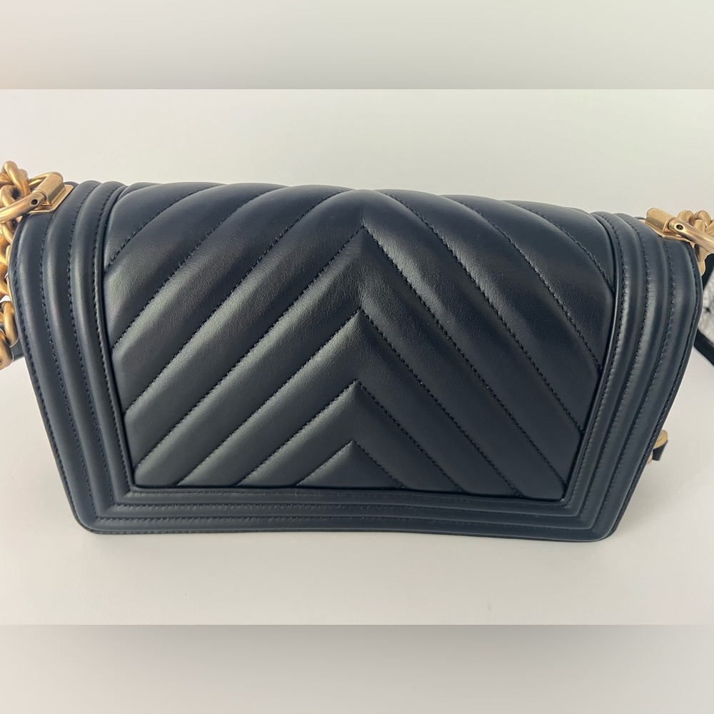 Authentic Chanel Medium Flap Lambskin Le Boy Chevron Navy & Brushed Gold - Picture 15 of 16